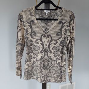 Metallic lace-look pullover V-neck gold lame sweater